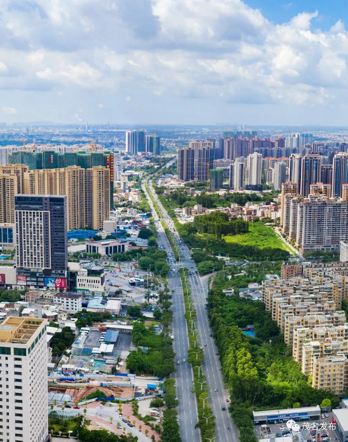 茂名大道两旁中心城区向东发展。