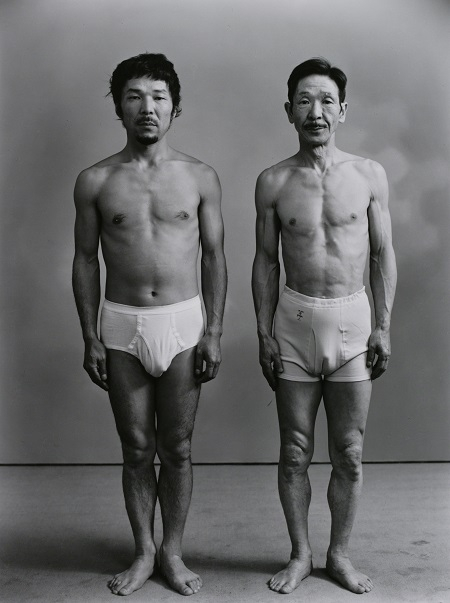 昌久和父亲助造，1972年。选自《家族》东京都写真美术馆收藏 © Masahisa Fukase Archives