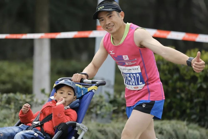 罗书坚和小柏。