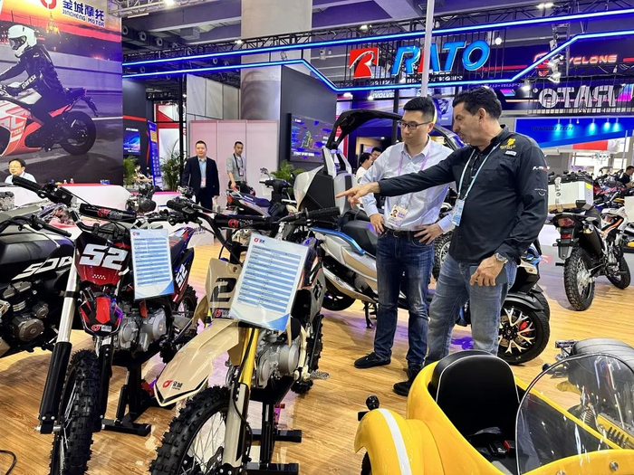 金城集团摩托车展位