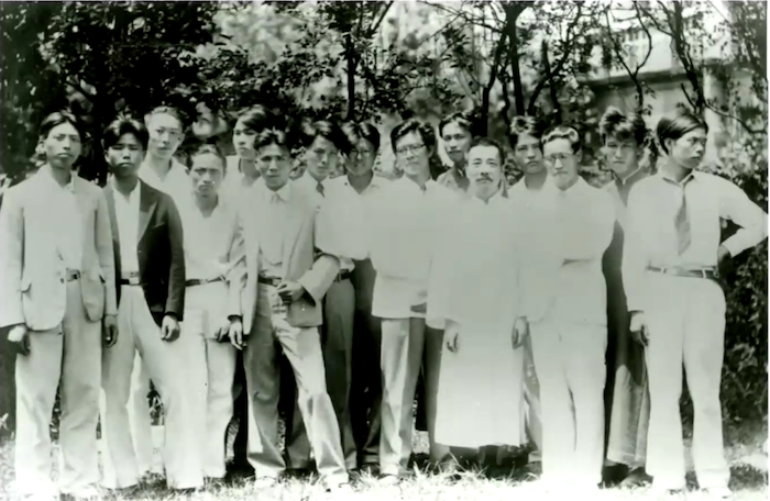 1931年，鲁迅在上海举办木刻讲习会，推动中国新兴版画的发展