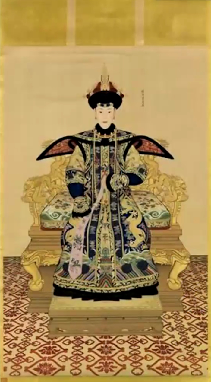 郎世宁《纯惠皇贵妃朝服像》 绢本设色