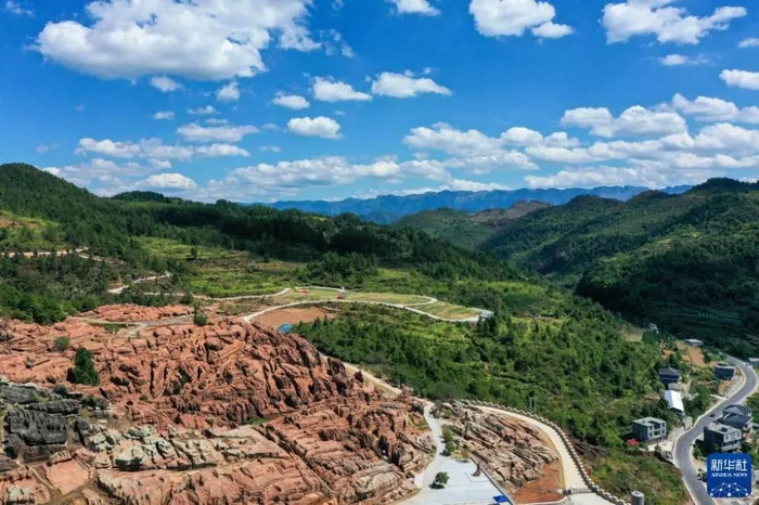 酉阳红石林。图片来源：新华社