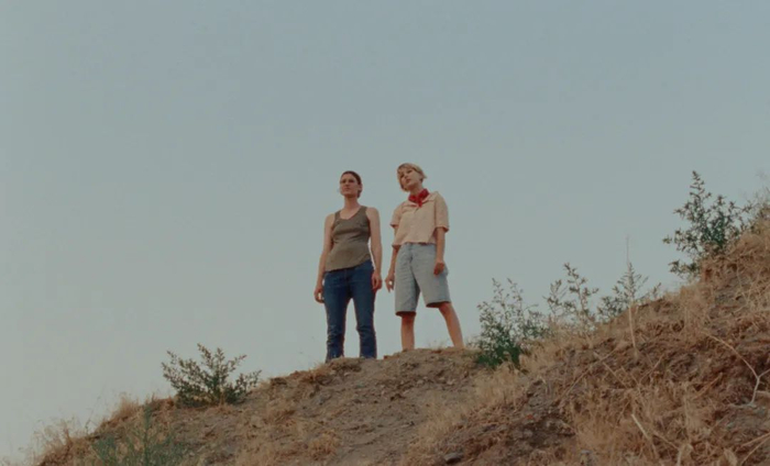 《直到树枝弯曲》剧照