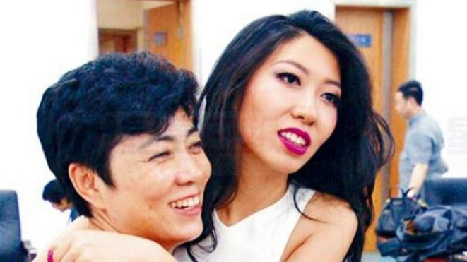 曲婉婷与其母张明杰 图片来源：澎湃新闻