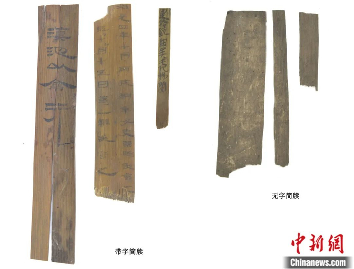 出土的有字简牍和无字简牍。云南省考古文物研究所供图