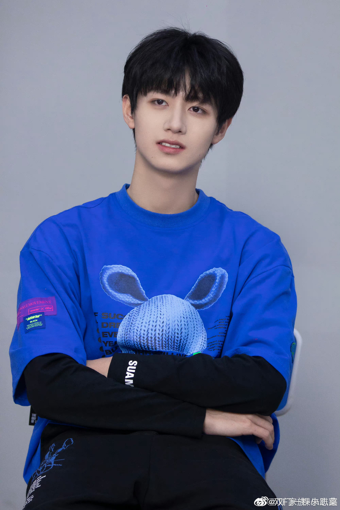 TF家族朱志鑫、张极、苏新皓、张峻豪从重庆到达三亚……|张峻豪|张极|三亚|家族|重庆_新浪新闻