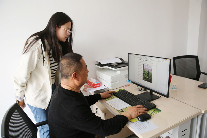 ▲聂利胜带领了多名徒弟，传道受业