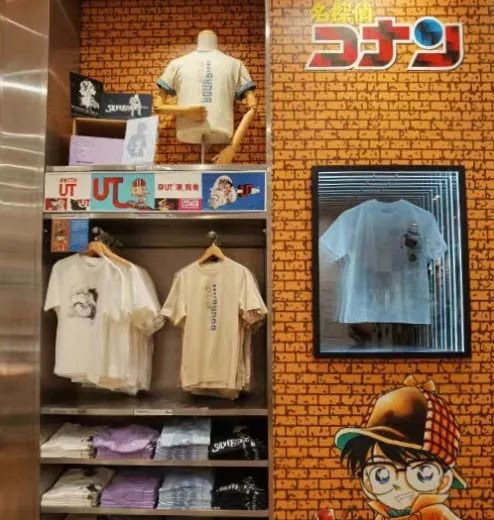 优衣库门店联名T恤摆放