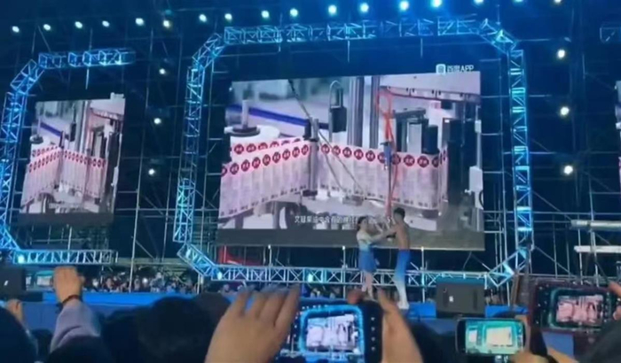 宿州市女演员意外坠落前的演出现场（图源：网络）