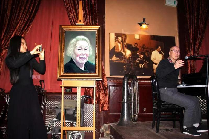 侯祖辛、苏秀、侯牧人，三代艺术家“同框”