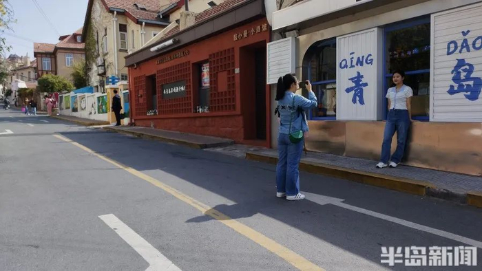 龙江路已成为远近闻名的网红打卡地。