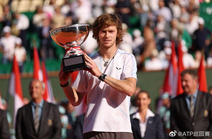 卢布列夫蒙特卡洛大师赛男单夺冠。