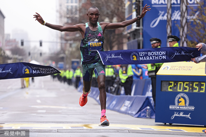 肯尼亚选手埃文斯·切贝特夺冠。