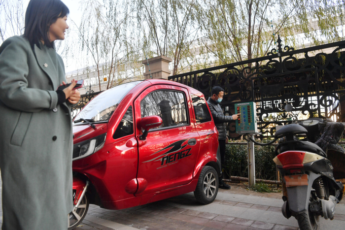 ▲老年代步车。新京报记者 李木易 摄