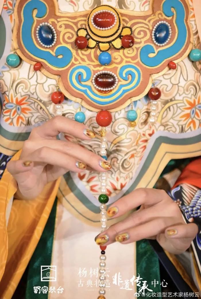 微博@化妆造型艺术家杨树云