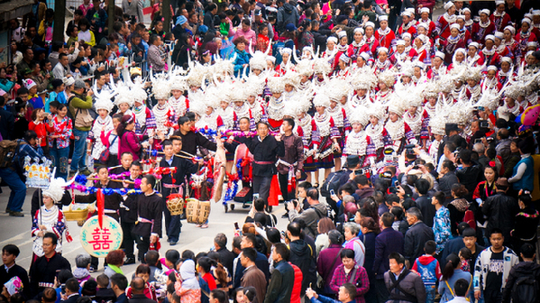 姊妹节喜迎四方客。曾皎飞 摄