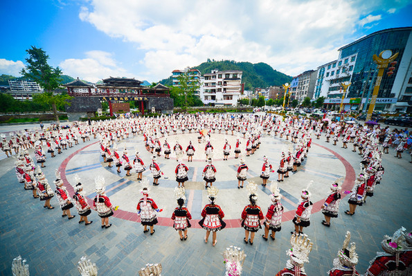 苗族盛装圆舞曲。曾皎飞 摄