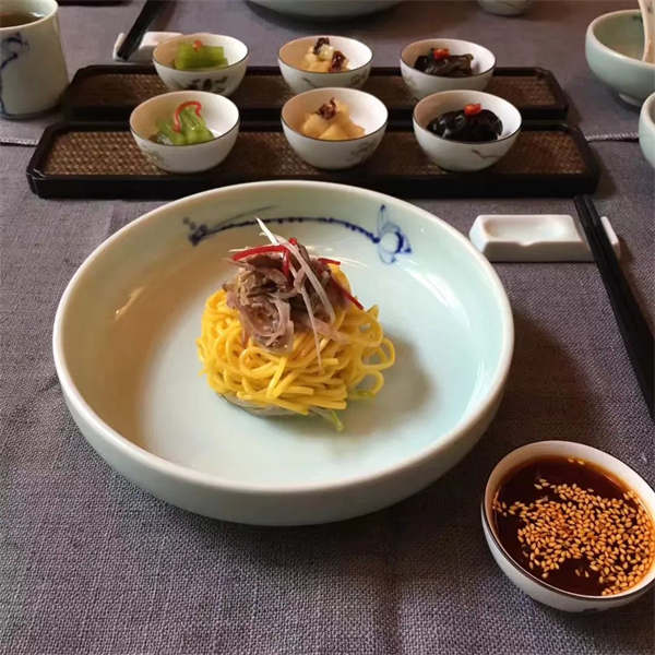 鸡丝凉面（照片来源：扶霞）