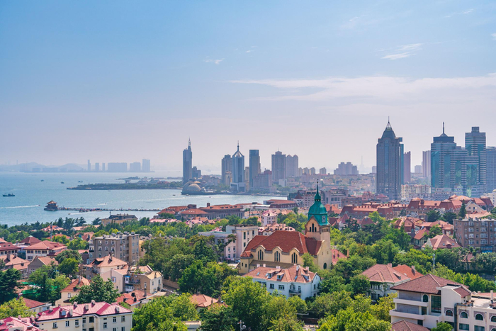 山东青岛的城市和海滨风光。图/视觉中国