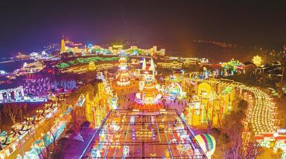 自贡灯会，喜迎天下客。