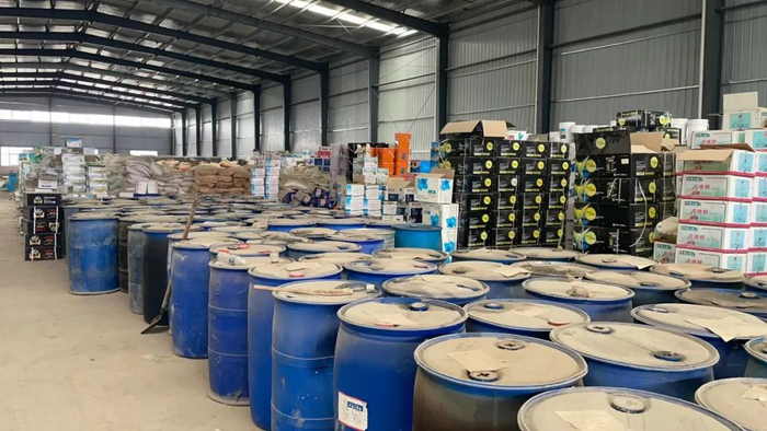 公安机关扣押的部分伪劣产品及原料