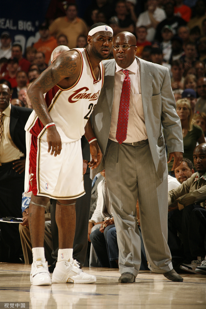 迈克·布朗曾率领詹姆斯和骑士杀入总决赛。