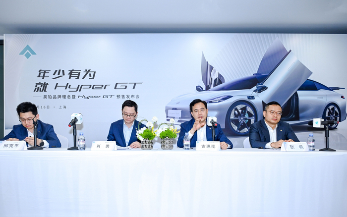 从左至右分别为