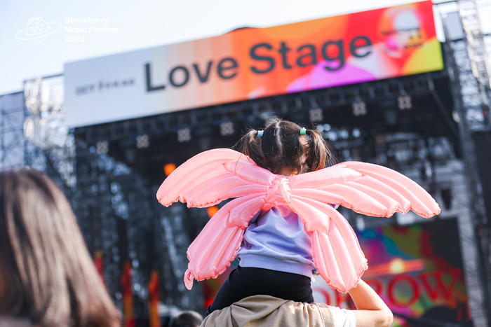 2023年草莓音乐节现场。  摩登天空供图