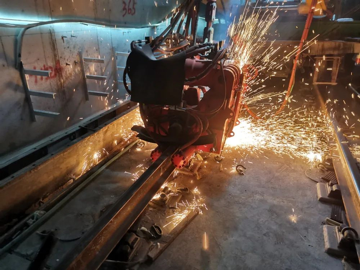 重庆轨道交通10号线二期剩余段建设现场