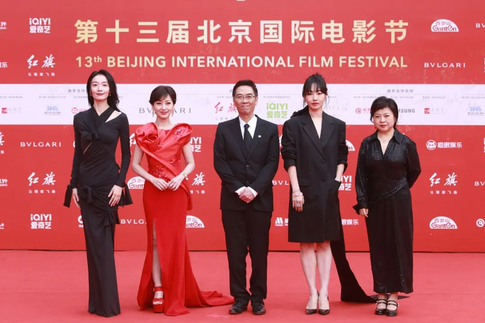 ▲齐溪、赵雅芝、关锦鹏和白百合等亮相第十三届北京国际电影节红毯。 图源视觉中国