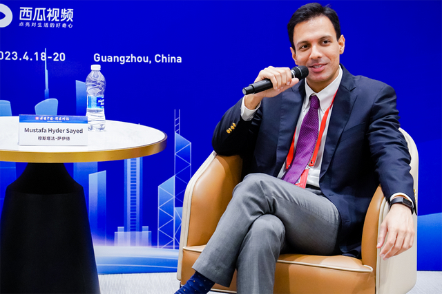 4月19日，巴基斯坦巴中学会执行主任穆斯塔法·萨伊德回答媒体提问。中国国家创新与发展战略研究会 供图