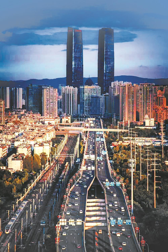     黄雪筠航拍的成都双子塔