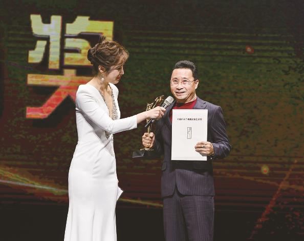             小翁双杰（右）          