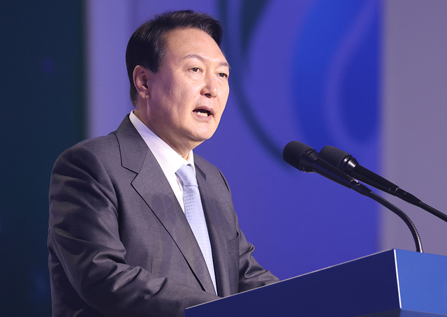秦刚警告在台海玩火必自焚,不到24小时,韩抗议:望中方谨言慎行