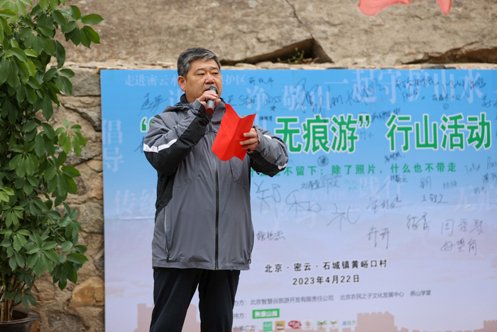 60岁的老支书饶仕忠。新京报记者 王子诚 摄