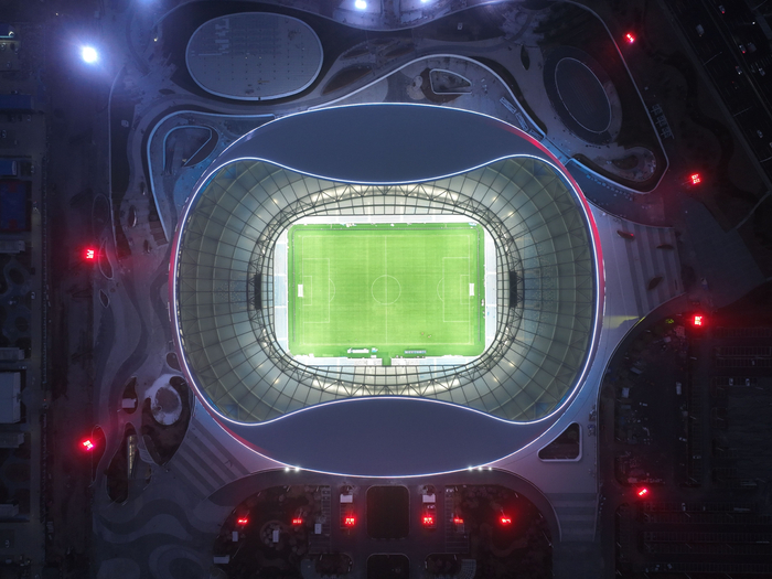 青岛青春足球场项目夜景。张海程/摄