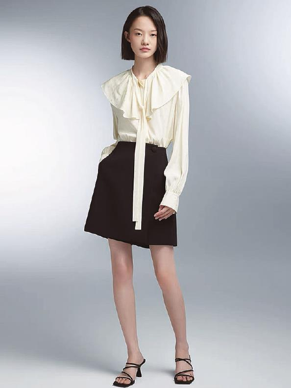             鄂尔多斯娃娃领衬衫          