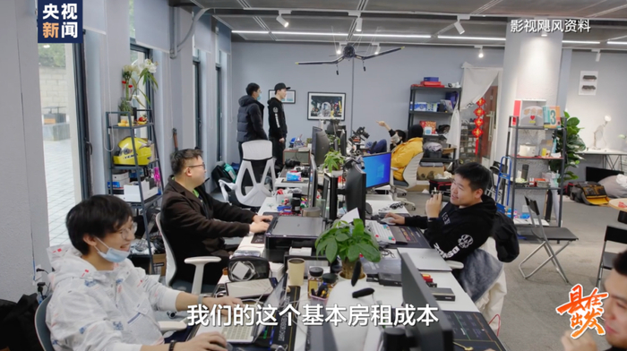 △创业初期的影视飓风工作室
