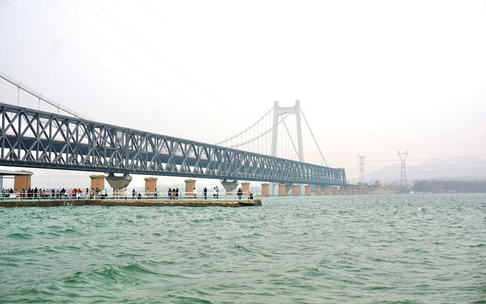 怀来大桥下，官厅水库最佳看“海”处。新京报记者 田杰雄 摄