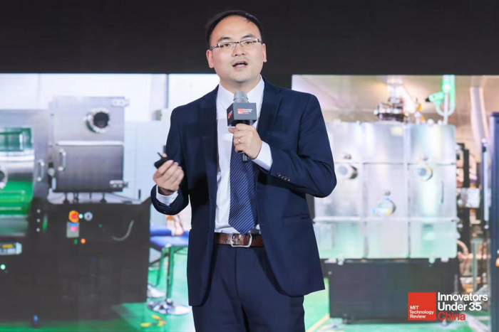 图丨朱佳敏在全球青年科技领袖峰会演讲（来源：DeepTech）  