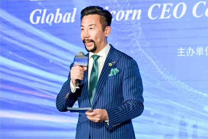 ▲本次晚宴由胡润百富CEO兼集团出版人 吕能幸 主持