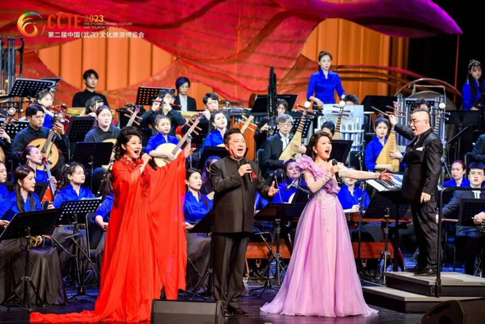 尾声《长江之歌》演唱。杨思颖 摄