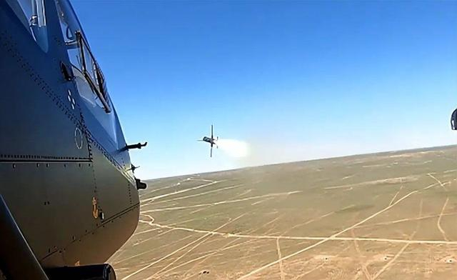 新型空地导弹采用折叠弹翼，可能具备更远的射程。图片来源：“中部号角”微信公众号。