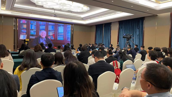 同济大学国家历史文化名城研究中心主任阮仪三通过视频致辞