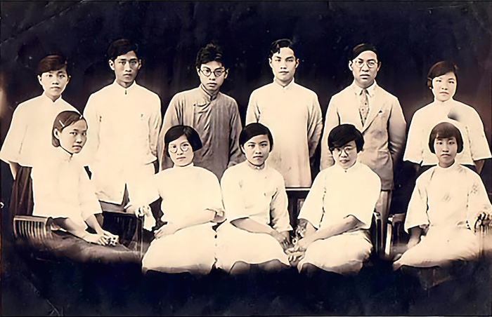 1929年杭州学联同学合影，后排左一陈璧子，左三柴德赓。