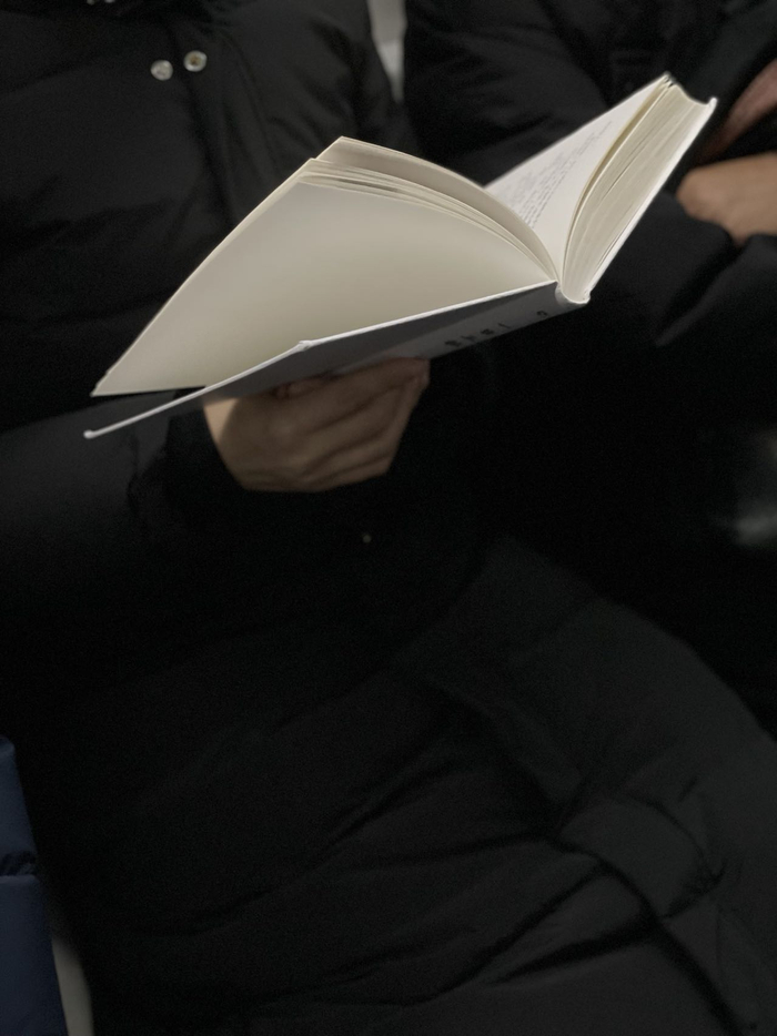 20221229。一年将尽，她的这本书也读到了最后，是之前关注度比较高的《一日三秋》。 