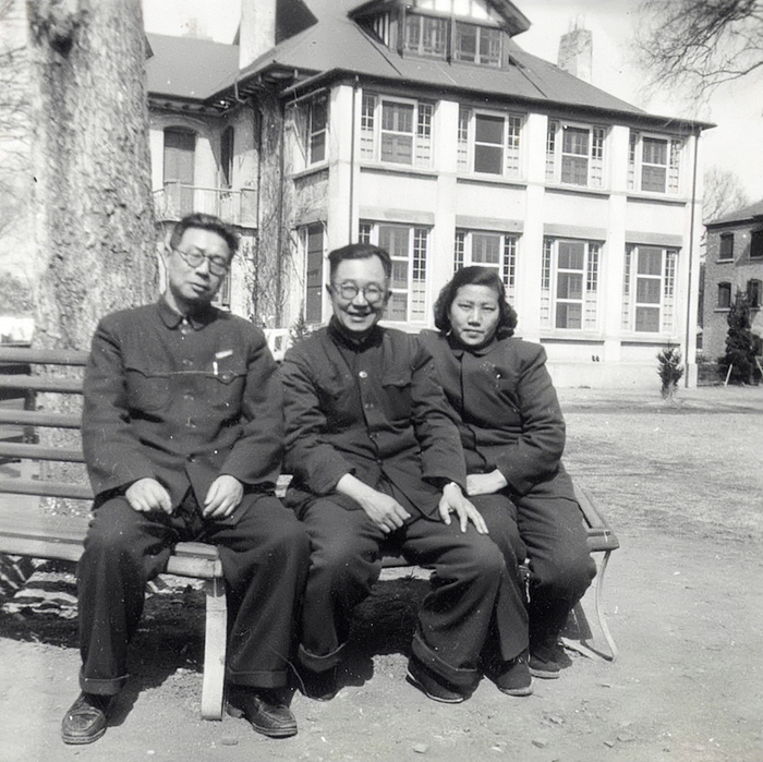 1957年2月，柴德赓、启功、陈璧子，苏州合影。