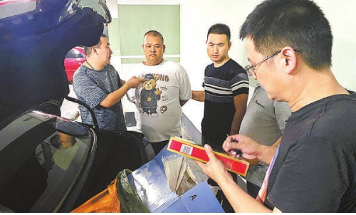 　　公安机关抓获陈某并在其车后备厢内查获劣质卷烟。