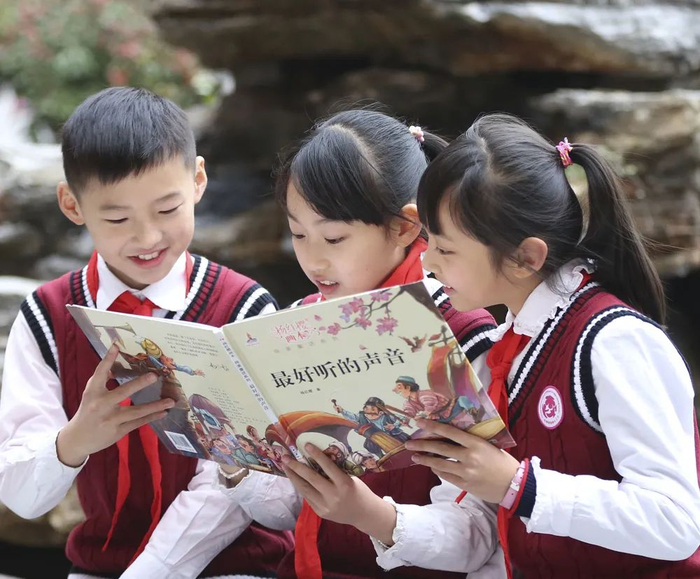 合肥市师范附属第三小学微池旁在最美的校园听最好听的声音。中国教育新闻网 董魁 摄